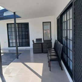 CJ Talofa Lava 3BR Villa - Savaii's Historic Lava Fields & Oceanfront Retreat, hotel en Saleaula