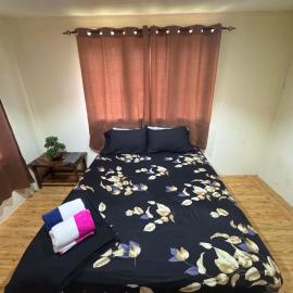 Viesnīca Ezzy Air B&B pilsētā Salelologa