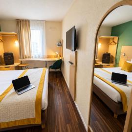 Kyriad Lyon Est - Bron Eurexpo Le Cottage, hotel u gradu Bron