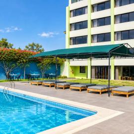 Holiday Suites, viešbutis mieste Takna