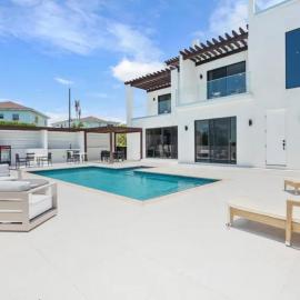 Bespoke Serviced Villa Housekeeping & Cooking Included – hotel w mieście Long Bay Hills