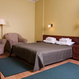 Mini-hotel on Geroiv Energetykiv Street 18, hótel í Kænugarði