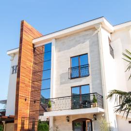 Hotel Helada, hotell i Tivat
