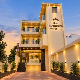 Hotel Mountain Inn Near PEC & PGI