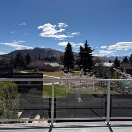 Tekapo Alps: Lake Tekapo şehrinde bir otel