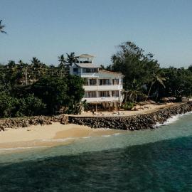 Blue Waves Surf House - Beach Hotel