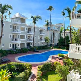 SERENARA STUDIOS and SUITES playa LOS CORALES โรงแรมในปุนตากานา