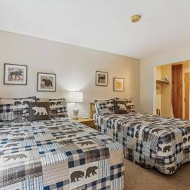 118 Cedarbrook Hotel Room