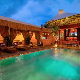 Pink Beach Coliving, hotel in Labuan Bajo