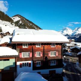 Wohlfühloase mit viel Charme, hotel en Sedrun