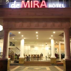 DeMira Hotel – hotel w mieście Surabaja