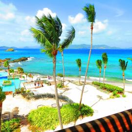 Luxury Beachfront Duplex Villa on Sapphire Beach IV, hotell sihtkohas Frydendal