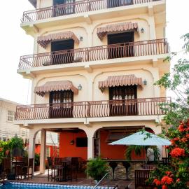 Windjammer International Cuisine & Comfort Inn, hotel em Georgetown