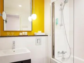 Pet-Friendly Hotels in Paris — Compare & Book Accommodations (B&B HOTEL Paris 17 Batignolles)