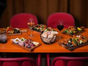 Pet-Friendly Hotels in Paris — Compare & Book Accommodations (B&B HOTEL Paris 17 Batignolles)