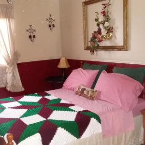 Standard Double Room with Shared Bathroom