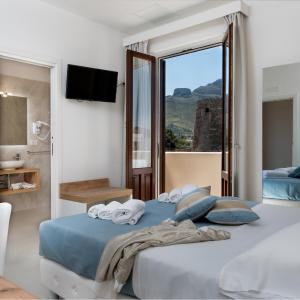 Double or Twin Room with Balcony