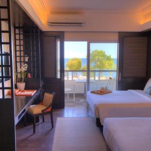 Deluxe Oceana Room