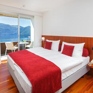 Panorama Junior Suite with Balcony and Lake View