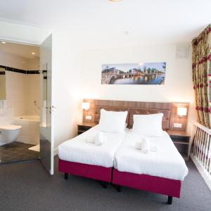 Superior Twin Room with Bath