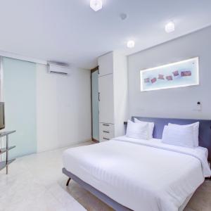 Three-Bedroom Penthouse with Well Equipped - Kitchenette