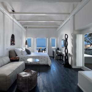 Honeymoon Pool Suite 