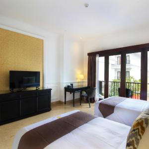 Deluxe Double or Twin Room with Pool View