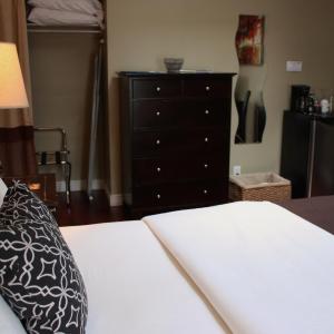 Queen Room with Shared Bathroom