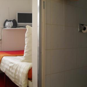 Single Room with Shared Toilet