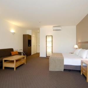 Peninsula Suite