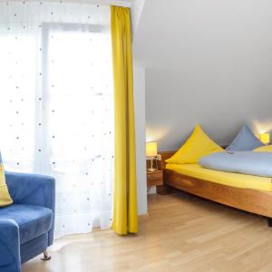 Double Room with Balcony and Garden View