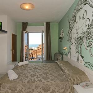 Double Room with Balcony and Partial Sea View