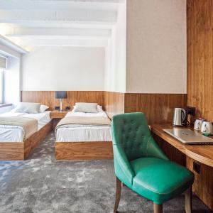 Standard Twin Suite