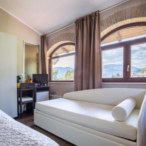 Suite with Mountain View