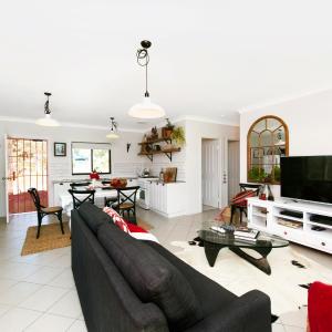 Three-Bedroom House - The Henhouse