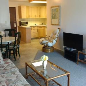Queen Suite w/ Sea View