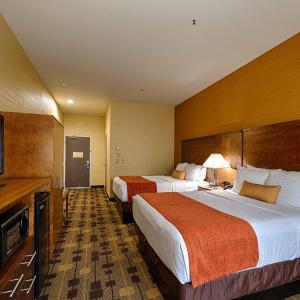 Queen Room with Two Queen Beds and Roll-In Shower - Disability Access/Non-Smoking