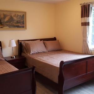 Deluxe Queen Room with Private Bathroom