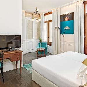 Deluxe Double Room with Terrace