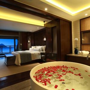 Ocean View Suite (Need to make appointment 1 day in advance:  Complimentary daily 60 minutes message for one person only)
