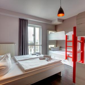 6-Bed Room