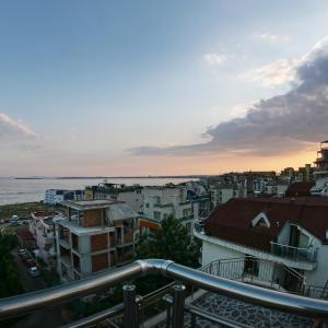 One-Bedroom Apartment with Balcony