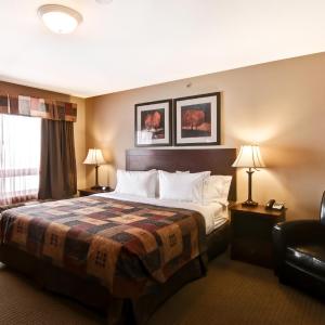 Queen Suite with Fireplace