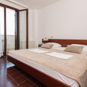 One-Bedroom Suite with Balcony