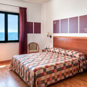 Double or Twin Room with Sea View