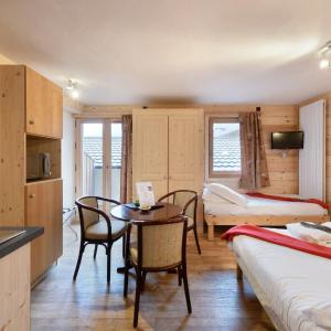 Studio (2 Adults)