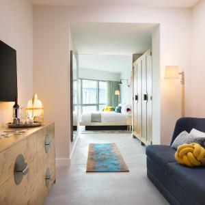 Kindred Suite with Accessible Tub