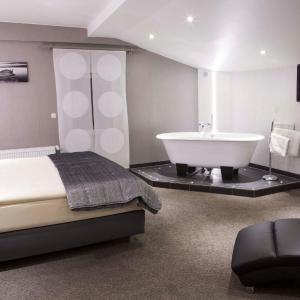 Deluxe Double Room with Bath