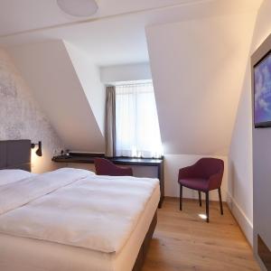 Economy Queen Room