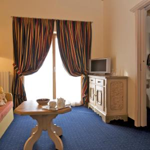 Suite (2 Adults + 2 Children)